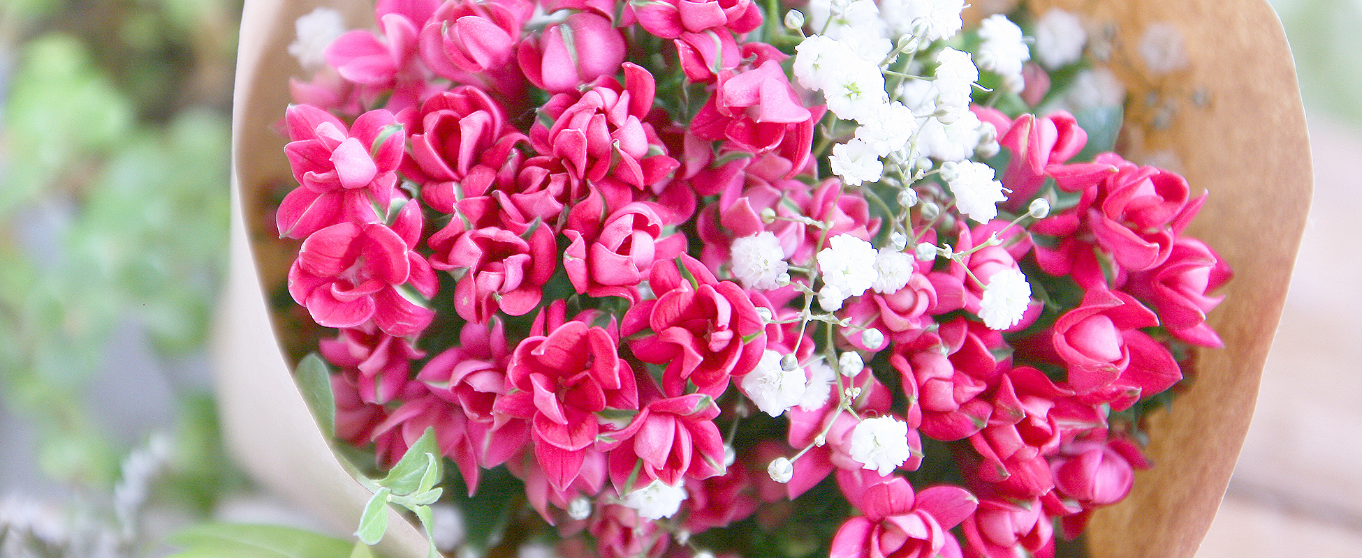 お祝いからお悔みまで、お花の配達も承っております